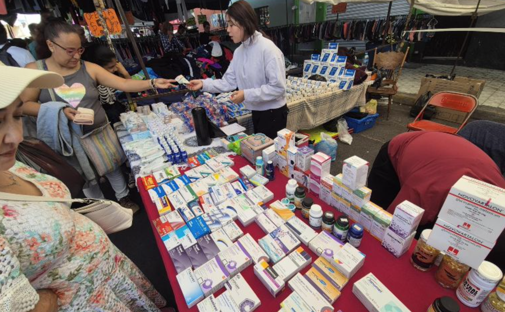 Se enferman por comprar medicinas en tianguis